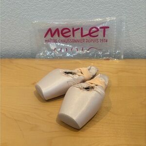 EUC Merlet Lena Pointe Shoes (3/4 STM Medium Shank/Size 19/Width D)